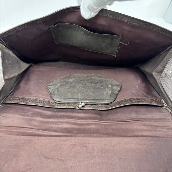 40s-50s Art Deco Brown Pebbled Leather Clutch with Bakelite Snap Closure - Picture 3 of 12